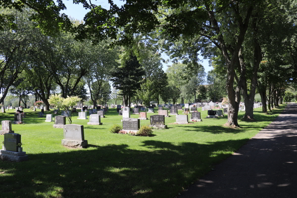 St-Isaac-Jogues R.C. Cemetery, Val-des-Sources (Asbestos), Les Sources, Estrie, Quebec