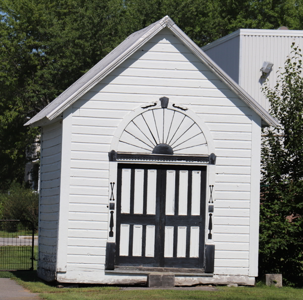 Notre-Dame-de-Montauban R.C. Cemetery, Mkinac, Mauricie, Quebec