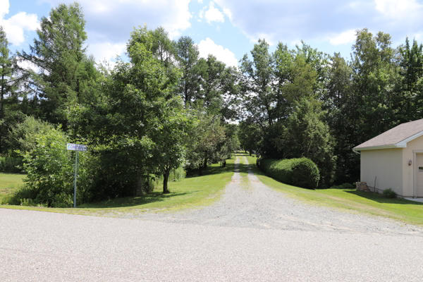 Cimetire St-Thophile, Racine, Le Val-Saint-Franois, Estrie, Québec