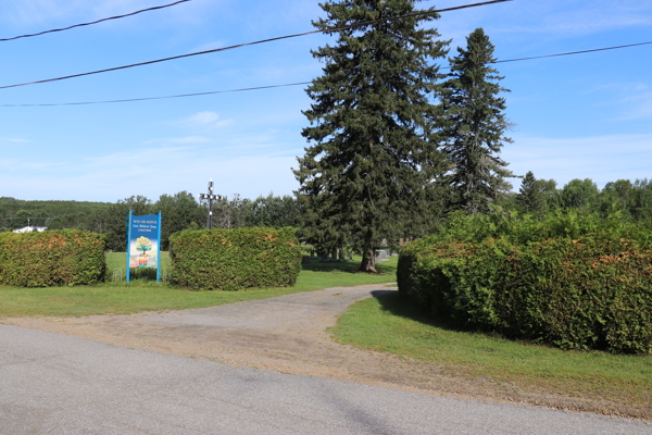 Cur-Adlard-Lamy R.C. Cemetery, St-Adelphe, Mkinac, Mauricie, Quebec