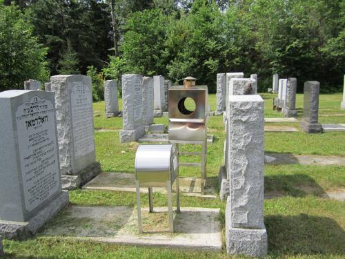 Cimetire juif hassidique (orthodoxe), Ste-Sophie, La Rivire-du-Nord, Laurentides, Québec