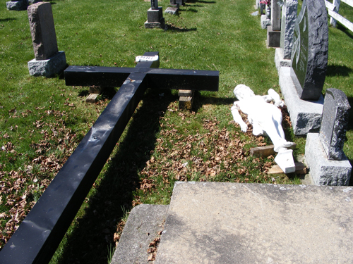 Notre-Dame-du-Sacr-Coeur-d'Issoudun R.C. Cemetery, Lotbinire, Chaudire-Appalaches, Quebec