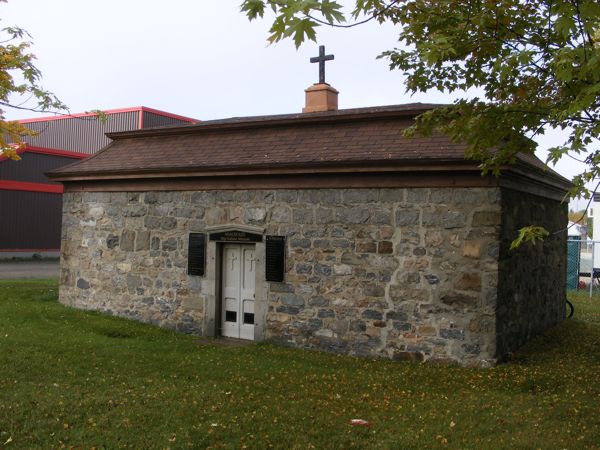 Caveau funraire familial de Mgr Calixte Marquis, St-Clestin, Nicolet-Yamaska, Centre-du-Qubec, Québec