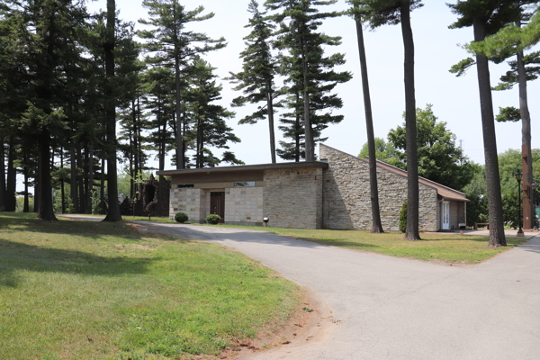 Columbarium du Cimetire de St-Jrme, La Rivire-du-Nord, Laurentides, Québec